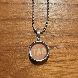 TAB röd, tangenthalsband, infattad