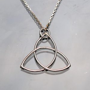 Triquetra halsband i silver 925